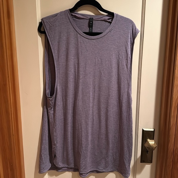 Lululemon tank size L EUC (only worn once) - Picture 1 of 3